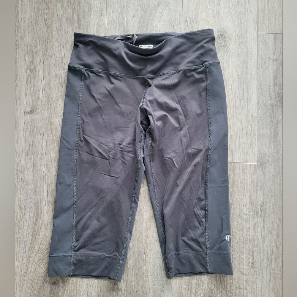 Lululemon yoga crop pants size 8 grey